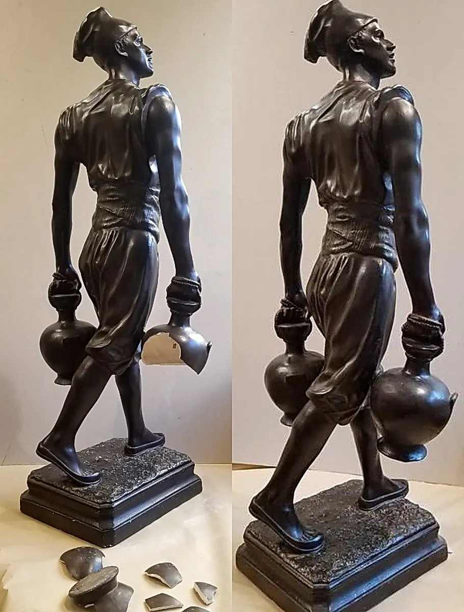 Collage des fragments et réintégration de la patine — porteur d’eau en plâtre — avant et après restauration
