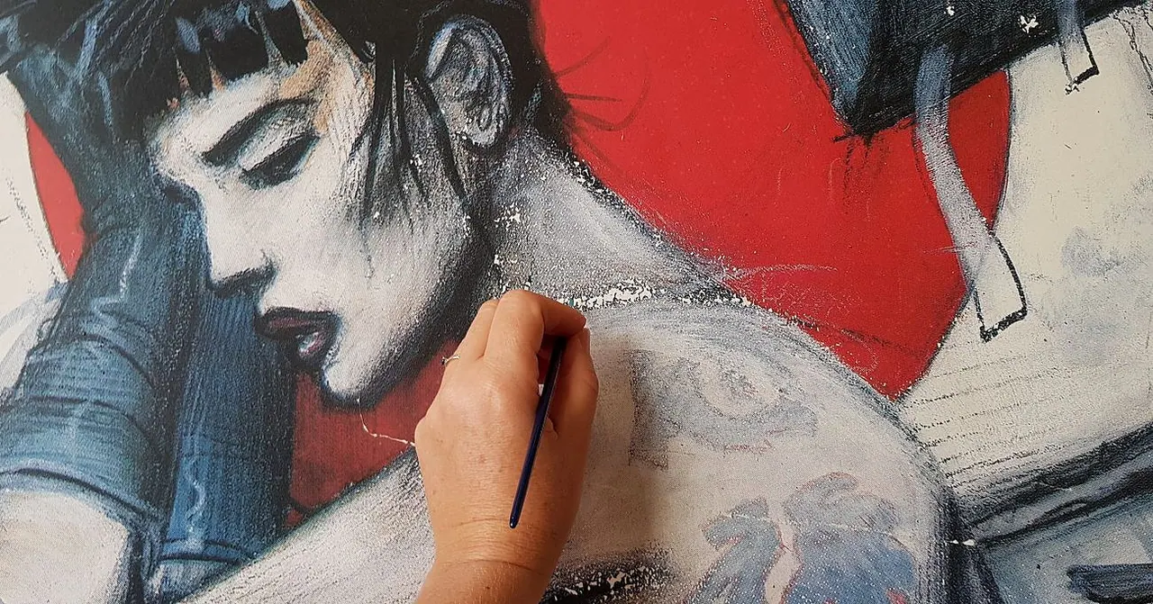 Refixage des soulèvements et réintégration des couleurs — œuvre contemporaine de Bilal — Les soulèvements de la couche picturale, avant refixage