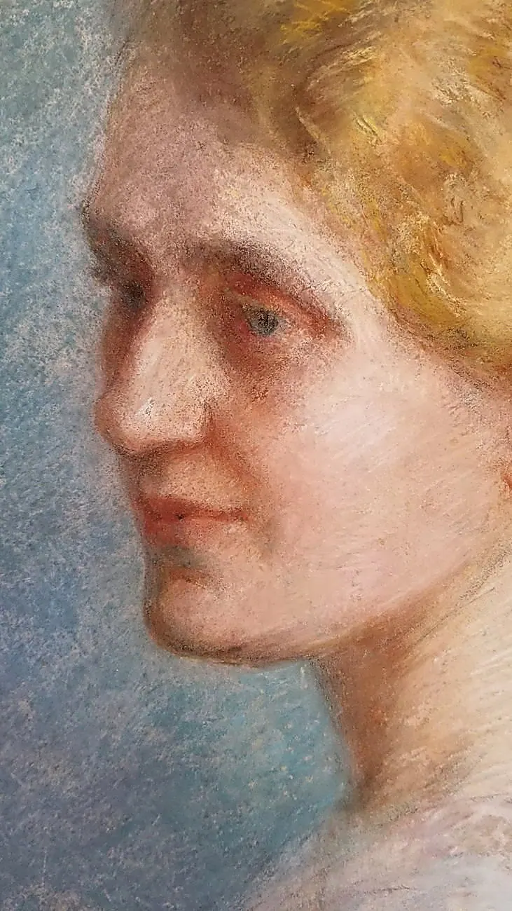 Traitement d’une déchirure sur papier, des taches et des auréoles — pastel après dégât des eaux — Après — détail du visage