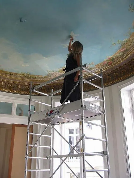 Consolidation des fissures et réintégration des couleurs — plafond peint — Plafond peint — intervention in situ